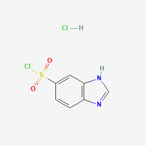 molecular formula C7H6Cl2N2O2S B1403751 1H-苯并咪唑-5-磺酰氯盐酸盐 CAS No. 1956321-85-9