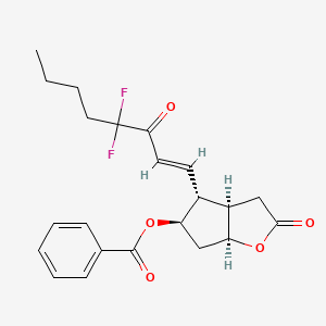 molecular formula C22H24F2O5 B1404149 (3aR,4R,5R,6aS)-4-((E)-4,4-二氟-3-氧代辛-1-烯-1-基)-2-氧代六氢-2H-环戊[b]呋喃-5-基苯甲酸酯 CAS No. 50889-48-0