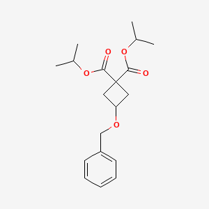molecular formula C19H26O5 B1404290 1,1-双(丙-2-基) 3-(苯氧基)环丁烷-1,1-二甲酸酯 CAS No. 869109-30-8