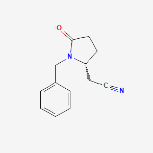 molecular formula C13H14N2O B1404680 (R)-1-苄基-5-氧代-吡咯烷-2-基乙腈 CAS No. 1272755-31-3