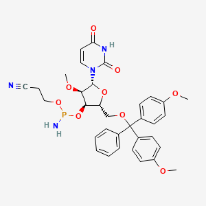 molecular formula C34H37N4O9P B14048719 (2R,3R,4R,5R)-2-((Bis(4-methoxyphenyl)(phenyl)methoxy)methyl)-5-(4-hydroxy-2-oxopyrimidin-1(2H)-yl)-4-methoxytetrahydrofuran-3-yl (2-cyanoethyl) phosphoramidite 