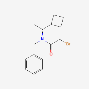 molecular formula C15H20BrNO B14053672 (R)-N-benzyl-2-bromo-N-(1-cyclobutylethyl)acetamide 