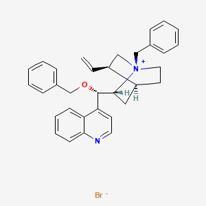 molecular formula C33H35BrN2O B14073097 (1S,2R,4S,5R)-1-Benzyl-2-((S)-(benzyloxy)(quinolin-4-yl)methyl)-5-vinylquinuclidin-1-ium bromide 