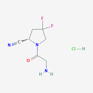 molecular formula C7H10ClF2N3O B1407827 (S)-1-(2-aminoacetyl)-4,4-difluoropyrrolidine-2-carbonitrile hydrochloride CAS No. 1448440-51-4