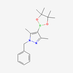molecular formula C18H25BN2O2 B1407930 1-Benzyl-3,5-dimethyl-4-(4,4,5,5-tetramethyl-[1,3,2]dioxaborolan-2-yl)-1H-pyrazole CAS No. 1430750-47-2