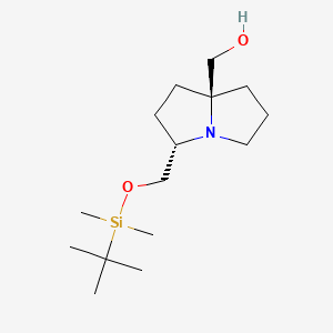 molecular formula C15H31NO2Si B14081675 ((3S,7aS)-3-(((tert-butyldimethylsilyl)oxy)methyl)tetrahydro-1H-pyrrolizin-7a(5H)-yl)methanol 