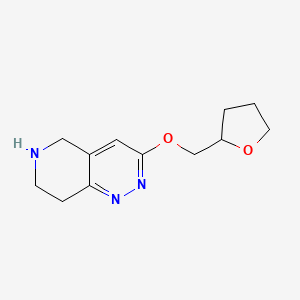 molecular formula C12H17N3O2 B1408466 3-((四氢呋喃-2-基)甲氧基)-5,6,7,8-四氢吡啶并[4,3-c]哒嗪 CAS No. 1955523-09-7