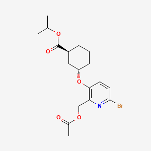 molecular formula C18H24BrNO5 B14088946 Cyclohexanecarboxylic acid, 3-[[2-[(acetyloxy)methyl]-6-bromo-3-pyridinyl]oxy]-, 1-methylethyl ester, (1R,3R)-rel- 