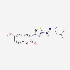 6-methoxy-3-{2-[(2Z)-2-(4-methylpentan-2-ylidene)hydrazinyl]-1,3-thiazol-4-yl}-2H-chromen-2-one