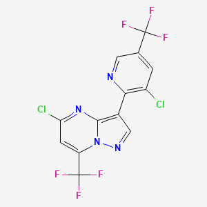 molecular formula C13H4Cl2F6N4 B1410565 5-Chloro-3-(3-chloro-5-(trifluoromethyl)pyridin-2-yl)-7-(trifluoromethyl)pyrazolo[1,5-a]pyrimidine CAS No. 1823182-64-4