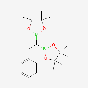 2,2-(2-Phenylethylidene)bis[4,4,5,5-tetramethyl-1,3,2-dioxaborolane]