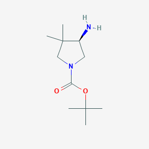 B1412272 tert-butyl (4R)-4-amino-3,3-dimethylpyrrolidine-1-carboxylate CAS No. 1638744-66-7