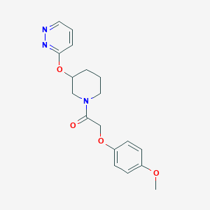 2-(4-Methoxyphenoxy)-1-(3-(pyridazin-3-yloxy)piperidin-1-yl)ethanone