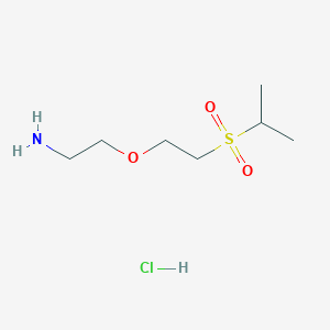 molecular formula C7H18ClNO3S B1415670 2-[2-(丙烷-2-磺酰基)-乙氧基]-乙胺盐酸盐 CAS No. 2206265-94-1