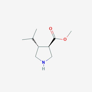 B1416609 trans (+/-) 4-Isopropylpyrrolidine-3-carboxylic acid methyl ester CAS No. 1334406-73-3