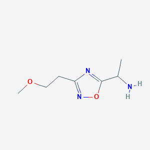 molecular formula C7H13N3O2 B1418781 1-[3-(2-Methoxyethyl)-1,2,4-oxadiazol-5-yl]ethanamine CAS No. 915921-79-8