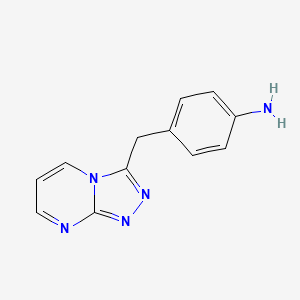molecular formula C12H11N5 B1419004 4-{[1,2,4]三唑并[4,3-a]嘧啶-3-基甲基}苯胺 CAS No. 1156664-91-3