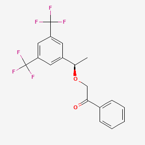 2-{(1R)-1-[3,5-Bis(trifluoromethyl)phenyl]ethoxy}-1-phenylethan-1-one