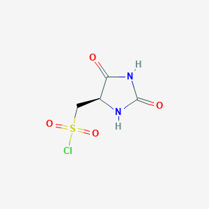 molecular formula C4H5ClN2O4S B1423013 [(4R)-2,5-dioxoimidazolidin-4-yl]methanesulfonyl chloride CAS No. 459818-67-8