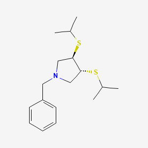 (3R,4R)-1-Benzyl-3,4-bis[(propan-2-yl)sulfanyl]pyrrolidine