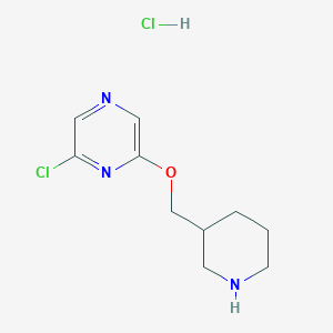 molecular formula C10H15Cl2N3O B1424626 2-Chloro-6-(3-piperidinylmethoxy)pyrazine hydrochloride CAS No. 1220036-95-2