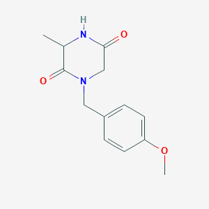 molecular formula C13H16N2O3 B1425398 1-[(4-甲氧基苯基)甲基]-3-甲基哌嗪-2,5-二酮 CAS No. 1465769-17-8