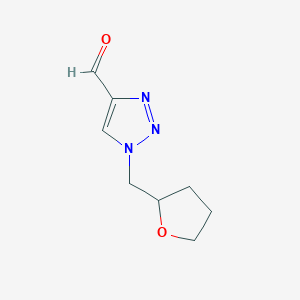 molecular formula C8H11N3O2 B1425771 1-[(氧杂环丁-2-基)甲基]-1H-1,2,3-三唑-4-甲醛 CAS No. 1487350-26-4