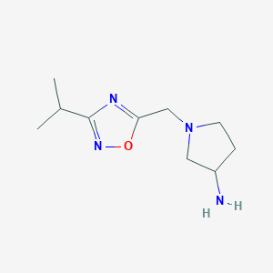 B1426192 1-{[3-(Propan-2-yl)-1,2,4-oxadiazol-5-yl]methyl}pyrrolidin-3-amine CAS No. 832717-04-1