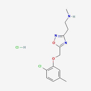 molecular formula C13H17Cl2N3O2 B1426476 (2-{5-[(2-Chloro-5-methylphenoxy)methyl]-1,2,4-oxadiazol-3-yl}ethyl)methylamine hydrochloride CAS No. 1332528-84-3