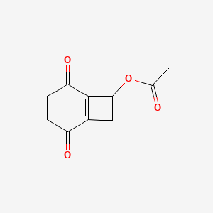 2,5-Dioxobicyclo[4.2.0]octa-1(6),3-dien-7-yl acetate