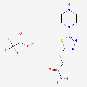 molecular formula C10H14F3N5O3S2 B1431910 2-[(5-哌嗪-1-基-1,3,4-噻二唑-2-基)硫代]乙酰胺三氟乙酸盐 CAS No. 1351661-60-3