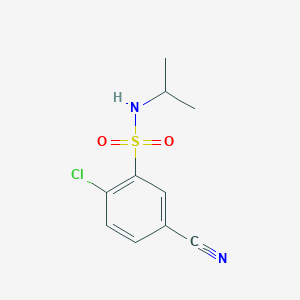molecular formula C10H11ClN2O2S B1432155 2-chloro-5-cyano-N-(propan-2-yl)benzene-1-sulfonamide CAS No. 1523521-83-6