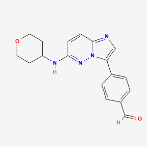 molecular formula C18H18N4O2 B1433692 4-{6-[(氧杂-4-基)氨基]咪唑并[1,2-b]哒嗪-3-基}苯甲醛 CAS No. 1012345-08-2