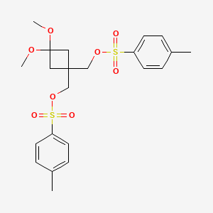molecular formula C22H28O8S2 B1433758 (3,3-Dimethoxy-1-{[(4-methylbenzenesulfonyl)oxy]methyl}cyclobutyl)methyl 4-methylbenzene-1-sulfonate CAS No. 1023815-74-8