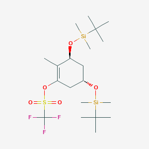 molecular formula C20H39F3O5SSi2 B143380 (3S,5S)-3,5-Bis(tert-butyldimethylsilyloxy)-2-methyl-1-cyclohexen-1-ol 1-Trifluoromethanesulfonate CAS No. 189894-13-1