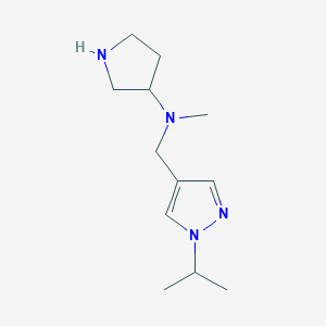 molecular formula C12H22N4 B1434775 N-((1-Isopropyl-1H-pyrazol-4-yl)methyl)-N-methylpyrrolidin-3-amine CAS No. 1698791-34-2