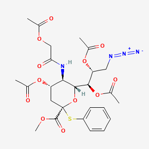 B1435790 Methyl (2R,4S,5R,6R)-4-acetyloxy-5-[(2-acetyloxyacetyl)amino]-6-[(1R,2R)-1,2-diacetyloxy-3-azidopropyl]-2-phenylsulfanyloxane-2-carboxylate CAS No. 1195053-25-8