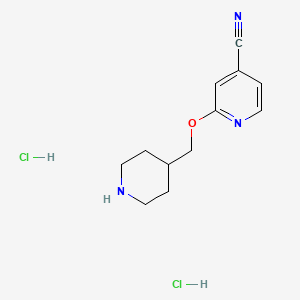 molecular formula C12H17Cl2N3O B1435881 2-[(哌啶-4-基)甲氧基]吡啶-4-腈二盐酸盐 CAS No. 2097936-58-6