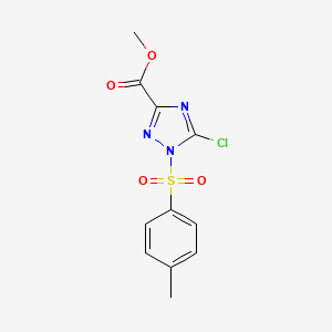 molecular formula C11H10ClN3O4S B1436358 5-氯-1-[(4-甲苯磺酰基)-1H-1,2,4-三唑-3-羧酸甲酯 CAS No. 2096986-33-1