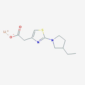 molecular formula C11H15LiN2O2S B1436398 锂(1+)离子2-[2-(3-乙基吡咯烷-1-基)-1,3-噻唑-4-基]乙酸盐 CAS No. 2059941-81-8