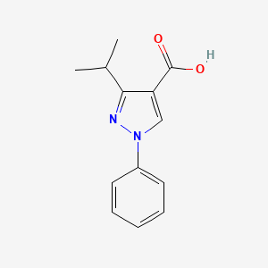 molecular formula C13H14N2O2 B1438111 1-phenyl-3-(propan-2-yl)-1H-pyrazole-4-carboxylic acid CAS No. 1003577-72-7