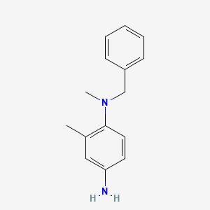 molecular formula C15H18N2 B1438264 1-N-benzyl-1-N,2-dimethylbenzene-1,4-diamine CAS No. 1094646-28-2