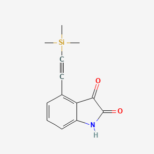 molecular formula C13H13NO2Si B1439458 4-[2-(三甲基硅基)乙炔基]-1H-吲哚-2,3-二酮 CAS No. 1192263-95-8