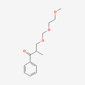 3-[(2-Methoxyethoxy)methoxy]-2-methyl-1-phenylpropan-1-one