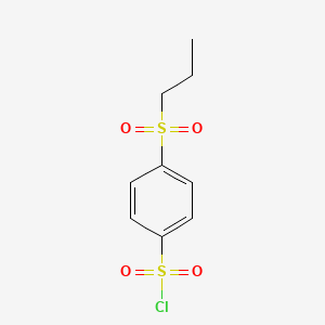 molecular formula C9H11ClO4S2 B1443461 4-(丙烷-1-磺酰基)苯-1-磺酰氯 CAS No. 1250742-44-9