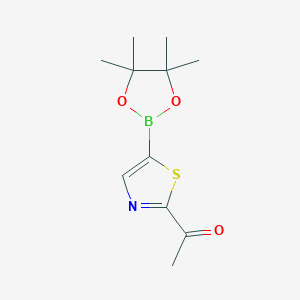 molecular formula C11H16BNO3S B1443636 1-[5-(4,4,5,5-四甲基-1,3,2-二氧杂硼环-2-基)-1,3-噻唑-2-基]乙酮 CAS No. 1452577-24-0