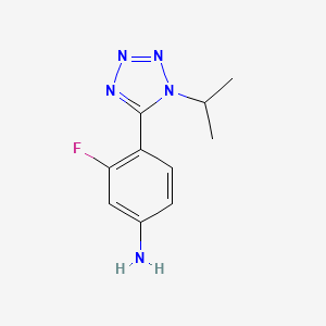 molecular formula C10H12FN5 B1444974 3-fluoro-4-[1-(propan-2-yl)-1H-1,2,3,4-tetrazol-5-yl]aniline CAS No. 1250227-31-6