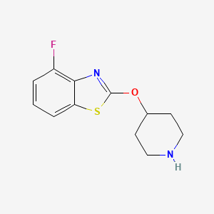 B1445567 4-Fluoro-2-(piperidin-4-yloxy)-1,3-benzothiazole CAS No. 1350989-22-8