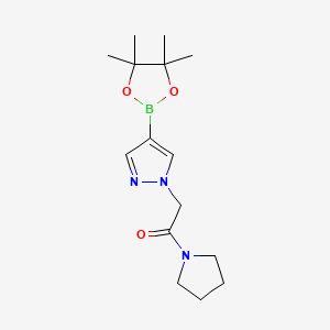 molecular formula C15H24BN3O3 B1445978 1-Pyrrolidin-1-yl-2-[4-(4,4,5,5-tetramethyl-[1,3,2]dioxaborolan-2-yl)-pyrazol-1-yl]-ethanone CAS No. 1534350-51-0