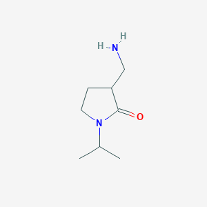 molecular formula C8H16N2O B1446675 3-(Aminomethyl)-1-isopropylpyrrolidin-2-one CAS No. 1505738-62-4